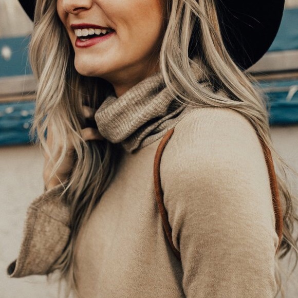 NEW: Boutique turtleneck sweater - Picture 4 of 6